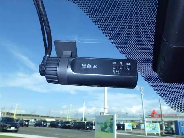 レクサス ＲＸ 450h Fスポーツ 千葉県 2020(令2)年 4.9万km ホワイトノーヴァガラスフレーク Lexus Safety System+/・プリクラッシュセーフティ/・レーンディパーチャーアラート/・オートハイビーム/・レーダークルーズコントロール/・ブラインドスポットモニター/・RCTA（リヤクロストラフィックアラート）/ムーンルーフ/ヘッドアップディスプレイ/ブラックレザーシート/前席パワーシート/エアシート/シートヒーター/リア電動リクライニングシート/置くだけ充電/純正SDナビ/地デジTV/【DVD/CD再生機能　Bluetooth接続】/パノラミックビューモニター/リバース連動ドアミラー（左/右）/ドライブレコーダー（前後撮影）/革巻きステアリング/ステアリングヒーター/ステアリングスイッチ/パドルシフト/ETC（2.0）/3眼LEDヘッドライト/フォグライト/ウインカーミラー/クリアランスソナー/純正20インチアルミホイル/サイド/カーテンエアバッグ/スマートキー