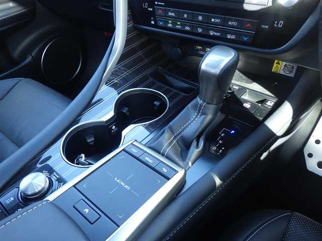 レクサス ＲＸ 450h Fスポーツ 千葉県 2020(令2)年 4.9万km ホワイトノーヴァガラスフレーク Lexus Safety System+/・プリクラッシュセーフティ/・レーンディパーチャーアラート/・オートハイビーム/・レーダークルーズコントロール/・ブラインドスポットモニター/・RCTA（リヤクロストラフィックアラート）/ムーンルーフ/ヘッドアップディスプレイ/ブラックレザーシート/前席パワーシート/エアシート/シートヒーター/リア電動リクライニングシート/置くだけ充電/純正SDナビ/地デジTV/【DVD/CD再生機能　Bluetooth接続】/パノラミックビューモニター/リバース連動ドアミラー（左/右）/ドライブレコーダー（前後撮影）/革巻きステアリング/ステアリングヒーター/ステアリングスイッチ/パドルシフト/ETC（2.0）/3眼LEDヘッドライト/フォグライト/ウインカーミラー/クリアランスソナー/純正20インチアルミホイル/サイド/カーテンエアバッグ/スマートキー