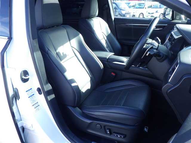 レクサス ＲＸ 450h Fスポーツ 千葉県 2020(令2)年 4.9万km ホワイトノーヴァガラスフレーク Lexus Safety System+/・プリクラッシュセーフティ/・レーンディパーチャーアラート/・オートハイビーム/・レーダークルーズコントロール/・ブラインドスポットモニター/・RCTA（リヤクロストラフィックアラート）/ムーンルーフ/ヘッドアップディスプレイ/ブラックレザーシート/前席パワーシート/エアシート/シートヒーター/リア電動リクライニングシート/置くだけ充電/純正SDナビ/地デジTV/【DVD/CD再生機能　Bluetooth接続】/パノラミックビューモニター/リバース連動ドアミラー（左/右）/ドライブレコーダー（前後撮影）/革巻きステアリング/ステアリングヒーター/ステアリングスイッチ/パドルシフト/ETC（2.0）/3眼LEDヘッドライト/フォグライト/ウインカーミラー/クリアランスソナー/純正20インチアルミホイル/サイド/カーテンエアバッグ/スマートキー