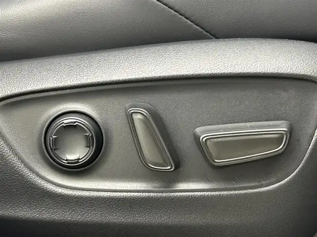 トヨタ ハリアー ハイブリッド Z レザーパッケージ 千葉県 2024(令6)年 2.7万km ホワイトパールクリスタルシャイン 禁煙車/LTA（レーントレーシングアシスト）/PCS（プリクラッシュセーフティ）/RCTA（リヤクロストラフィックアラート）/BSM（ブラインドスポットモニター）/PKSB（パーキングサポートブレーキ）/純正12.3インチナビ/・BT/ACP/AA/フルセグ/JBLサウンド/パノラミックビューモニター/レザーシート/前席シートヒーター/前席シートベンチレーション/前席パワーシート/ステアリングヒーター/オートクルーズコントロール/デジタルインナールームミラー/ヘッドアップディスプレイ/LEDヘッドライト/オートライト/オートハイビーム/ETC2.0