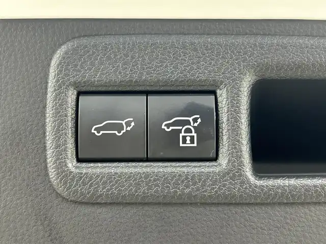 トヨタ ハリアー ハイブリッド Z レザーパッケージ 千葉県 2024(令6)年 2.7万km ホワイトパールクリスタルシャイン 禁煙車/LTA（レーントレーシングアシスト）/PCS（プリクラッシュセーフティ）/RCTA（リヤクロストラフィックアラート）/BSM（ブラインドスポットモニター）/PKSB（パーキングサポートブレーキ）/純正12.3インチナビ/・BT/ACP/AA/フルセグ/JBLサウンド/パノラミックビューモニター/レザーシート/前席シートヒーター/前席シートベンチレーション/前席パワーシート/ステアリングヒーター/オートクルーズコントロール/デジタルインナールームミラー/ヘッドアップディスプレイ/LEDヘッドライト/オートライト/オートハイビーム/ETC2.0