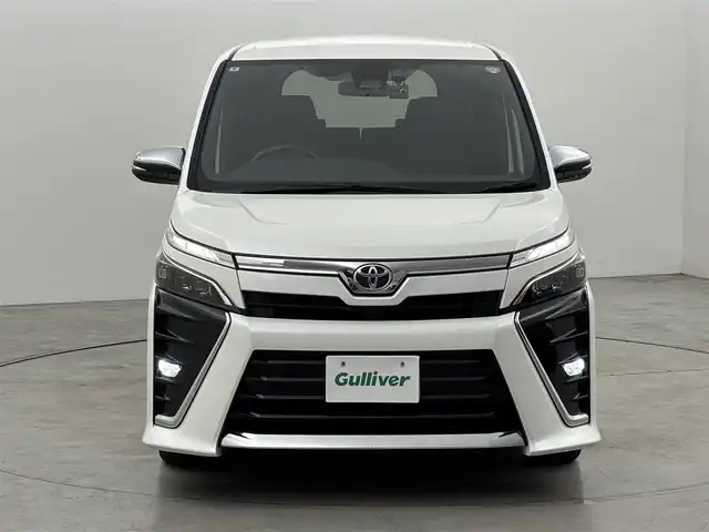 トヨタ ヴォクシー ZS 煌Ⅱ 福岡県 2020(令2)年 5.7万km 白 ワンオーナー/純正９型ナビ/フルセグTV　/バックカメラ　/ビルトインＥＴＣ　/前後ドラレコ　/クルーズコントロール　/コーナーセンサー　/衝突被害軽減ブレーキ　/レーンキープ　/アクセル踏み間違い防止　/両側電動スライドドア　/純正１６インチＡＷ