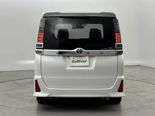 トヨタ ヴォクシー ZS 煌Ⅱ 福岡県 2020(令2)年 5.7万km 白 ワンオーナー/純正９型ナビ/フルセグTV　/バックカメラ　/ビルトインＥＴＣ　/前後ドラレコ　/クルーズコントロール　/コーナーセンサー　/衝突被害軽減ブレーキ　/レーンキープ　/アクセル踏み間違い防止　/両側電動スライドドア　/純正１６インチＡＷ