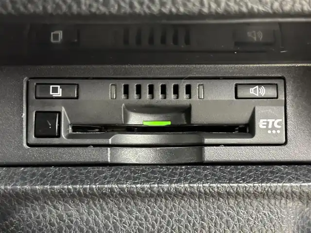 トヨタ ヴォクシー ZS 煌Ⅱ 福岡県 2020(令2)年 5.7万km 白 ワンオーナー/純正９型ナビ/フルセグTV　/バックカメラ　/ビルトインＥＴＣ　/前後ドラレコ　/クルーズコントロール　/コーナーセンサー　/衝突被害軽減ブレーキ　/レーンキープ　/アクセル踏み間違い防止　/両側電動スライドドア　/純正１６インチＡＷ