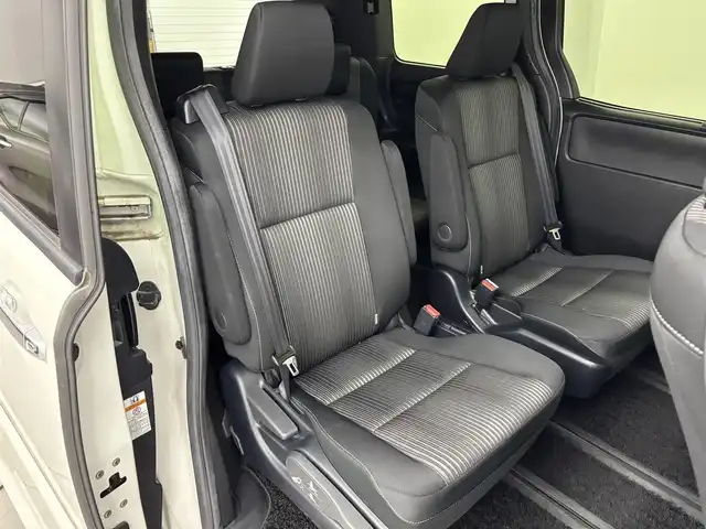 トヨタ ヴォクシー ZS 煌Ⅱ 福岡県 2020(令2)年 5.7万km 白 ワンオーナー/純正９型ナビ/フルセグTV　/バックカメラ　/ビルトインＥＴＣ　/前後ドラレコ　/クルーズコントロール　/コーナーセンサー　/衝突被害軽減ブレーキ　/レーンキープ　/アクセル踏み間違い防止　/両側電動スライドドア　/純正１６インチＡＷ