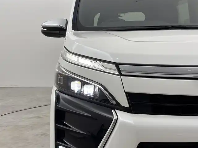 トヨタ ヴォクシー ZS 煌Ⅱ 福岡県 2020(令2)年 5.7万km 白 ワンオーナー/純正９型ナビ/フルセグTV　/バックカメラ　/ビルトインＥＴＣ　/前後ドラレコ　/クルーズコントロール　/コーナーセンサー　/衝突被害軽減ブレーキ　/レーンキープ　/アクセル踏み間違い防止　/両側電動スライドドア　/純正１６インチＡＷ