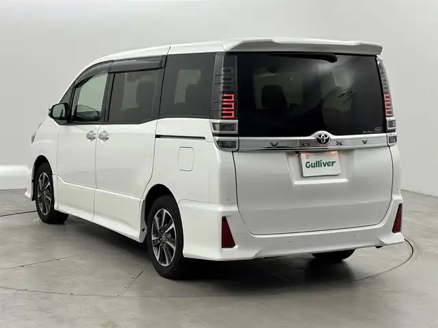 トヨタ ヴォクシー ZS 煌Ⅱ 福岡県 2020(令2)年 5.7万km 白 ワンオーナー/純正９型ナビ/フルセグTV　/バックカメラ　/ビルトインＥＴＣ　/前後ドラレコ　/クルーズコントロール　/コーナーセンサー　/衝突被害軽減ブレーキ　/レーンキープ　/アクセル踏み間違い防止　/両側電動スライドドア　/純正１６インチＡＷ