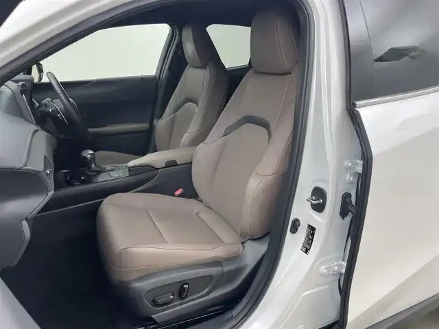 レクサス ＵＸ 250h グレイスフル エクスプローラー 岡山県 2023(令5)年 2.9万km ソニッククォーツ 純正12.3インチディスプレイオーディオプラス(ナビ付)/【AM/FM/CarPlay/フルセグ/BT】/レーダークルーズコントロール/プリクラッシュセーフティ/ブラインドスポットモニター/デジタルインナーミラー/パノラミックビューモニター/パワーバックドア/パワーシート/コーナーセンサー/アダプティブハイビーム/シートベンチレーション/ステリングヒーター/オートブレーキホールド/三眼LEDヘッドライト