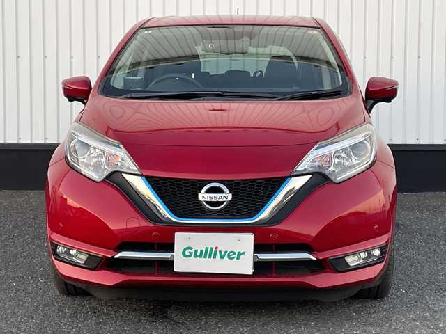 日産 ノート e－パワー メダリスト 千葉県 2018(平30)年 1.8万km ガーネットレッド 社外メモリナビ/(フルセグTV/BT/CD/DVD/FM/AM)/全周囲カメラ/デジタルインナーミラー/ドライブレコーダー/衝突被害軽減システム/車線逸脱警報/ハーフレザーシート/横滑り防止装置/ETC/アイドリングストップ/LEDヘッドライト/フォグランプ/オートライト/ウィンカーミラー/電動格納ミラー/純正15インチAW/シートリフター/プッシュスタート/スマートキー/フロアマット/スペアキー/取扱説明書/保証書