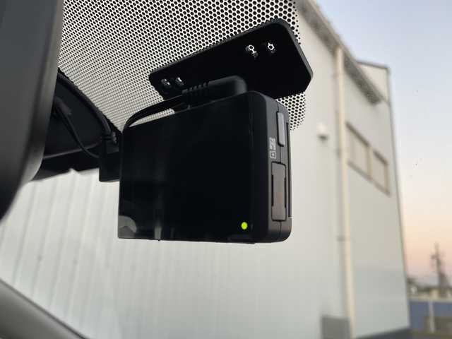 日産 ノート e－パワー メダリスト 千葉県 2018(平30)年 1.8万km ガーネットレッド 社外メモリナビ/(フルセグTV/BT/CD/DVD/FM/AM)/全周囲カメラ/デジタルインナーミラー/ドライブレコーダー/衝突被害軽減システム/車線逸脱警報/ハーフレザーシート/横滑り防止装置/ETC/アイドリングストップ/LEDヘッドライト/フォグランプ/オートライト/ウィンカーミラー/電動格納ミラー/純正15インチAW/シートリフター/プッシュスタート/スマートキー/フロアマット/スペアキー/取扱説明書/保証書