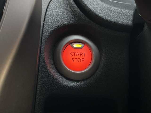 日産 ノート e－パワー メダリスト 千葉県 2018(平30)年 1.8万km ガーネットレッド 社外メモリナビ/(フルセグTV/BT/CD/DVD/FM/AM)/全周囲カメラ/デジタルインナーミラー/ドライブレコーダー/衝突被害軽減システム/車線逸脱警報/ハーフレザーシート/横滑り防止装置/ETC/アイドリングストップ/LEDヘッドライト/フォグランプ/オートライト/ウィンカーミラー/電動格納ミラー/純正15インチAW/シートリフター/プッシュスタート/スマートキー/フロアマット/スペアキー/取扱説明書/保証書