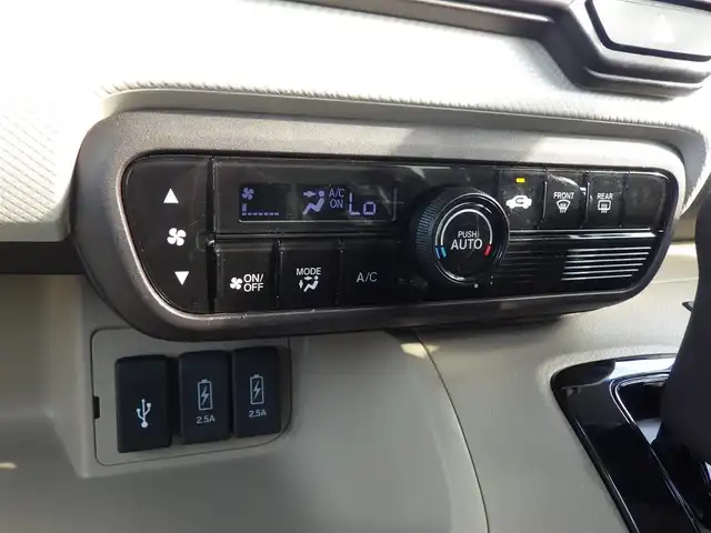 ホンダ Ｎ ＢＯＸ G EX ターボ ホンダセンシング 千葉県 2019(平31)年 3.3万km プラチナホワイトパール ホンダセンシング/・衝突軽減ブレーキ（CMBS）/・車線維持支援システム（LKAS）/・アダプティブクルーズコントロール（ACC）/・後方誤発進抑制機能/・誤発進抑制機能/両側パワースライドドア/純正SDナビ/地デジTV/【DVD/CD再生機能】/バックカメラ/ドライブレコーダー/革巻きステアリング/ETC/LEDヘッドライト/ウインカーミラー/リアコーナーセンサー/サイド/カーテンエアバッグ/Honda スマートキー