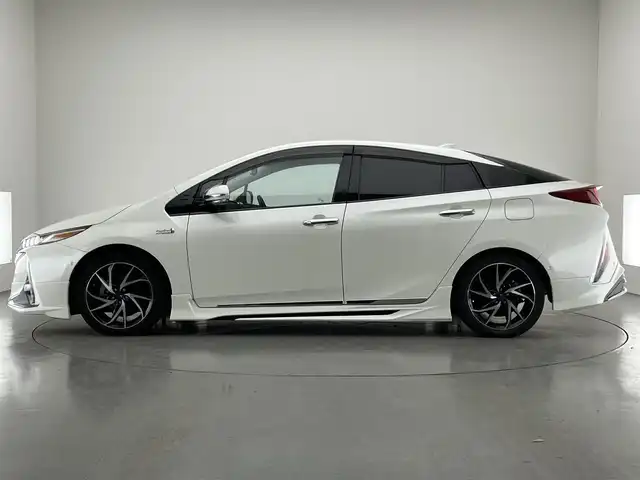 トヨタ プリウス ＰＨＶ A 愛知県 2017(平29)年 5.3万km ホワイトパールクリスタルシャイン 純正１１．６型ナビ　バックカメラ　フルセグTV　Bluetooth　モデリスタエアロ　シートヒーター　パーキングアシスト　ＢＳＭ　ＥＴＣ２．０　純正ドラレコ　ＡＣ１００Ｖ　セーフティセンス　衝突軽減　追従クルコン　ＬＥＤライト　コーナーセンサー　モデリスタ17インチアルミ　USBポート　禁煙