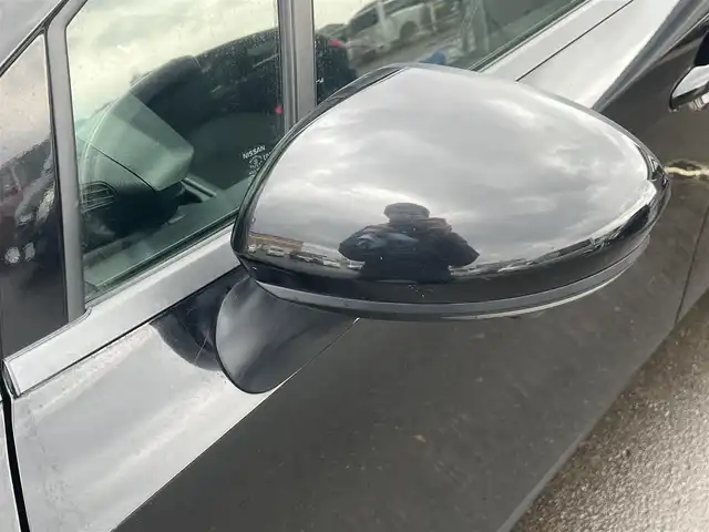 日産 ノート X FOUR 秋田県 2023(令5)年 7.3万km スーパーブラック ４WD/衝突軽減システム/純正メモリナビ（BT/AM/FM/USB）/フルセグ（走行中視聴不可能）/アラウンドビューモニター/スマートキー/プッシュスタート/クルーズコントロール追従走行有/オートマチックハイビーム/コーナーセンサー/ステアリングスイッチ/ステアリングヒーター/前席シートヒーター/ビルトインETC２．０/デジタルインナーミラー/電動パーキングブレーキ/オートブレーキホールド機能/純正フロアマット/オートライト/オートエアコン/パワーステアリング/パワーウィンドウ/ヘッドライトレベライザー/横滑り防止/盗難防止装置/寒冷地仕様/電動格納ウィンカーミラー/保証書/取扱説明書/記録簿