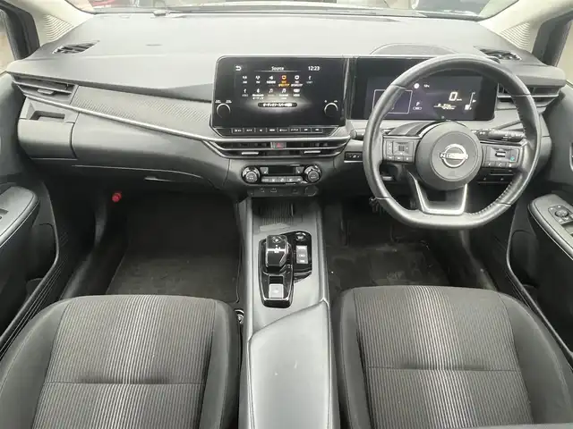 日産 ノート X FOUR 秋田県 2023(令5)年 7.3万km スーパーブラック ４WD/衝突軽減システム/純正メモリナビ（BT/AM/FM/USB）/フルセグ（走行中視聴不可能）/アラウンドビューモニター/スマートキー/プッシュスタート/クルーズコントロール追従走行有/オートマチックハイビーム/コーナーセンサー/ステアリングスイッチ/ステアリングヒーター/前席シートヒーター/ビルトインETC２．０/デジタルインナーミラー/電動パーキングブレーキ/オートブレーキホールド機能/純正フロアマット/オートライト/オートエアコン/パワーステアリング/パワーウィンドウ/ヘッドライトレベライザー/横滑り防止/盗難防止装置/寒冷地仕様/電動格納ウィンカーミラー/保証書/取扱説明書/記録簿