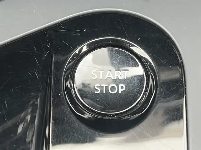 日産 ノート X FOUR 秋田県 2023(令5)年 7.3万km スーパーブラック ４WD/衝突軽減システム/純正メモリナビ（BT/AM/FM/USB）/フルセグ（走行中視聴不可能）/アラウンドビューモニター/スマートキー/プッシュスタート/クルーズコントロール追従走行有/オートマチックハイビーム/コーナーセンサー/ステアリングスイッチ/ステアリングヒーター/前席シートヒーター/ビルトインETC２．０/デジタルインナーミラー/電動パーキングブレーキ/オートブレーキホールド機能/純正フロアマット/オートライト/オートエアコン/パワーステアリング/パワーウィンドウ/ヘッドライトレベライザー/横滑り防止/盗難防止装置/寒冷地仕様/電動格納ウィンカーミラー/保証書/取扱説明書/記録簿