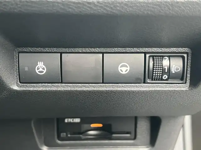 日産 ノート X FOUR 秋田県 2023(令5)年 7.3万km スーパーブラック ４WD/衝突軽減システム/純正メモリナビ（BT/AM/FM/USB）/フルセグ（走行中視聴不可能）/アラウンドビューモニター/スマートキー/プッシュスタート/クルーズコントロール追従走行有/オートマチックハイビーム/コーナーセンサー/ステアリングスイッチ/ステアリングヒーター/前席シートヒーター/ビルトインETC２．０/デジタルインナーミラー/電動パーキングブレーキ/オートブレーキホールド機能/純正フロアマット/オートライト/オートエアコン/パワーステアリング/パワーウィンドウ/ヘッドライトレベライザー/横滑り防止/盗難防止装置/寒冷地仕様/電動格納ウィンカーミラー/保証書/取扱説明書/記録簿