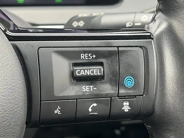 日産 ノート X FOUR 秋田県 2023(令5)年 7.3万km スーパーブラック ４WD/衝突軽減システム/純正メモリナビ（BT/AM/FM/USB）/フルセグ（走行中視聴不可能）/アラウンドビューモニター/スマートキー/プッシュスタート/クルーズコントロール追従走行有/オートマチックハイビーム/コーナーセンサー/ステアリングスイッチ/ステアリングヒーター/前席シートヒーター/ビルトインETC２．０/デジタルインナーミラー/電動パーキングブレーキ/オートブレーキホールド機能/純正フロアマット/オートライト/オートエアコン/パワーステアリング/パワーウィンドウ/ヘッドライトレベライザー/横滑り防止/盗難防止装置/寒冷地仕様/電動格納ウィンカーミラー/保証書/取扱説明書/記録簿