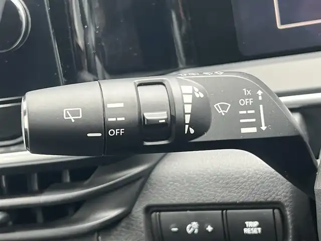 日産 ノート X FOUR 秋田県 2023(令5)年 7.3万km スーパーブラック ４WD/衝突軽減システム/純正メモリナビ（BT/AM/FM/USB）/フルセグ（走行中視聴不可能）/アラウンドビューモニター/スマートキー/プッシュスタート/クルーズコントロール追従走行有/オートマチックハイビーム/コーナーセンサー/ステアリングスイッチ/ステアリングヒーター/前席シートヒーター/ビルトインETC２．０/デジタルインナーミラー/電動パーキングブレーキ/オートブレーキホールド機能/純正フロアマット/オートライト/オートエアコン/パワーステアリング/パワーウィンドウ/ヘッドライトレベライザー/横滑り防止/盗難防止装置/寒冷地仕様/電動格納ウィンカーミラー/保証書/取扱説明書/記録簿