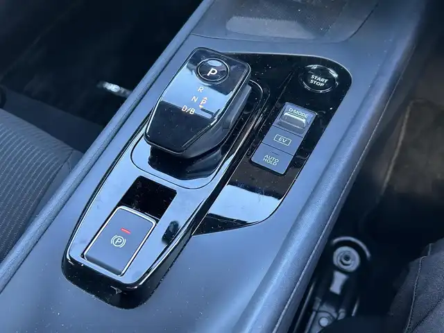 日産 ノート X 栃木県 2021(令3)年 1.8万km パールⅡ プロパイロット/インテリジェントエマージェンシーブレーキ/インテリジェントルームミラー/インテリジェントアラウンドモニター/ハイビームアシスト/NissanConectナビゲーションシステム/HDMI/フルセグ/・AppleCarPlay/AndoroidAuto/Bluetooth/USB/置くだけ充電/ビルトインＥＴＣ/純正ドライブレコーダー/スマートキー×2/プッシュEgスタート/ステアリングリモコン/LEDオートライト/アイドリングストップ/横滑り防止装置/純正フロアマット/AAC