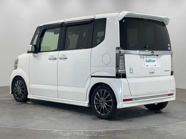 ホンダ Ｎ ＢＯＸ カスタム ターボ SSパッケージ 栃木県 2016(平28)年 4.3万km プレミアムホワイトパールⅡ 社外ナビ/(CD/フルセグTV/Bluetooth/MSV/SD)/前後ドラレコルームミラータイプ/バックカメラ/ETC/ローダウン/ハーフレザーシート/衝突軽減ブレーキ/シートヒーター/純正フロアマット/HIDヘッドライト/オートライト/横滑り防止装置/プッシュスタート/スマートキー/ステアリングスイッチ/革巻きステアリング/社外15インチアルミホイール