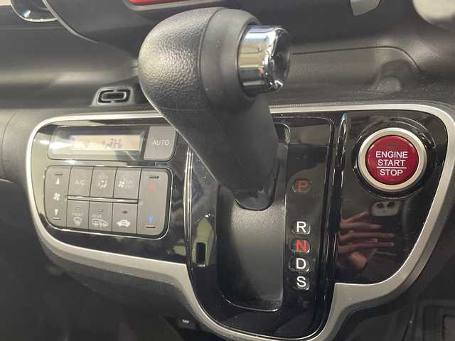 ホンダ Ｎ ＢＯＸ カスタム ターボ SSパッケージ 栃木県 2016(平28)年 4.3万km プレミアムホワイトパールⅡ 社外ナビ/(CD/フルセグTV/Bluetooth/MSV/SD)/前後ドラレコルームミラータイプ/バックカメラ/ETC/ローダウン/ハーフレザーシート/衝突軽減ブレーキ/シートヒーター/純正フロアマット/HIDヘッドライト/オートライト/横滑り防止装置/プッシュスタート/スマートキー/ステアリングスイッチ/革巻きステアリング/社外15インチアルミホイール