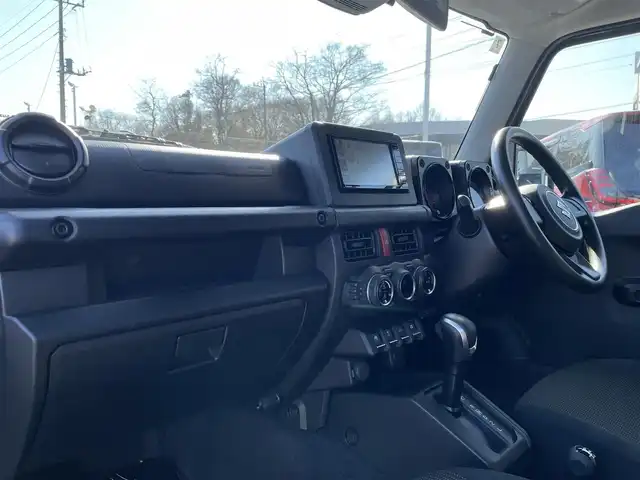 スズキ ジムニー XL 千葉県 2018(平30)年 4万km ジャングルグリーン DAMD ジムニーザ・ルーツ コンプリートカー/・DAMDフロント/リアバンパー/・DAMDグリル/・APIO WILD BOAR SR 17インチアルミ/スズキセーフティーサポート/・デュアルセンサーブレーキサポート/・車線逸脱警報機能/・ふらつき警報機能/・ハイビームアシスト/・先行車発進お知らせ機能/・標識認識機能/社外SDナビ【CN-RE05WD】/・CD/DVD/MSV/Bluetooth/フルセグ/前席シートヒーター/スマートキー/ヒルホールドコントロール/ヒルディセントコントロール/背面タイヤ/フォグランプ/ヒーテッドドアミラー/ETC2.0/ヘッドライトレベライザー/サイド＆カーテンエアバッグ