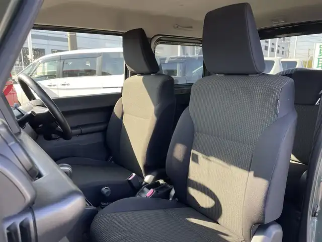 スズキ ジムニー XL 千葉県 2018(平30)年 4万km ジャングルグリーン DAMD ジムニーザ・ルーツ コンプリートカー/・DAMDフロント/リアバンパー/・DAMDグリル/・APIO WILD BOAR SR 17インチアルミ/スズキセーフティーサポート/・デュアルセンサーブレーキサポート/・車線逸脱警報機能/・ふらつき警報機能/・ハイビームアシスト/・先行車発進お知らせ機能/・標識認識機能/社外SDナビ【CN-RE05WD】/・CD/DVD/MSV/Bluetooth/フルセグ/前席シートヒーター/スマートキー/ヒルホールドコントロール/ヒルディセントコントロール/背面タイヤ/フォグランプ/ヒーテッドドアミラー/ETC2.0/ヘッドライトレベライザー/サイド＆カーテンエアバッグ