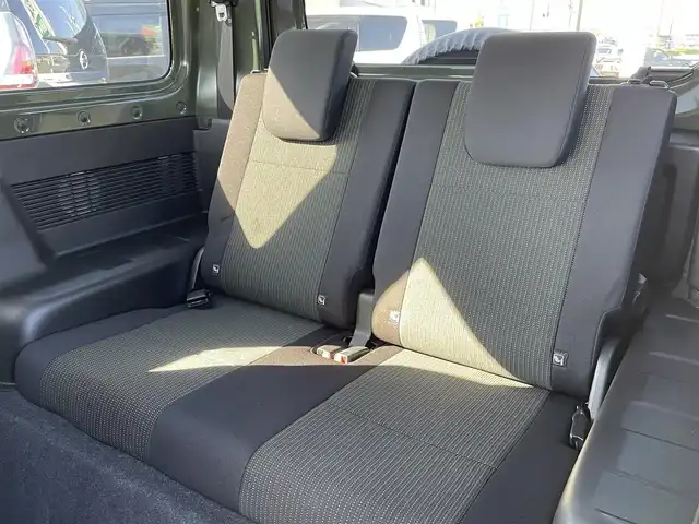 スズキ ジムニー XL 千葉県 2018(平30)年 4万km ジャングルグリーン DAMD ジムニーザ・ルーツ コンプリートカー/・DAMDフロント/リアバンパー/・DAMDグリル/・APIO WILD BOAR SR 17インチアルミ/スズキセーフティーサポート/・デュアルセンサーブレーキサポート/・車線逸脱警報機能/・ふらつき警報機能/・ハイビームアシスト/・先行車発進お知らせ機能/・標識認識機能/社外SDナビ【CN-RE05WD】/・CD/DVD/MSV/Bluetooth/フルセグ/前席シートヒーター/スマートキー/ヒルホールドコントロール/ヒルディセントコントロール/背面タイヤ/フォグランプ/ヒーテッドドアミラー/ETC2.0/ヘッドライトレベライザー/サイド＆カーテンエアバッグ