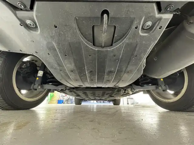 ホンダ ヴェゼル ハイブリッド RS ホンダセンシング 滋賀県 2019(令1)年 2.9万km プレミアムクリスタルブルークリスタル 禁煙車/純正ナビ/（AM/FM/Bluetooth/フルセグTV/CD/DVD）/バックカメラ/ホンダセンシング/　-アダクティブクルーズコントロール/　-衝突軽減ブレーキ/　-路外逸脱抑制機能/ブレーキホールド/横滑り防止装置/レーンキープアシスト/盗難防止装置/カーテンエアバッグ/ハーフレザーシート/シートヒーター（D/N席）/パドルシフト/ステアリングスイッチ/トノカバー/LEDヘッドライト/オートライト/ビルトインETC/前方ドライブレコーダー/純正15インチアルミホイール/純正フロアマット/スマートキー/ドアバイザー