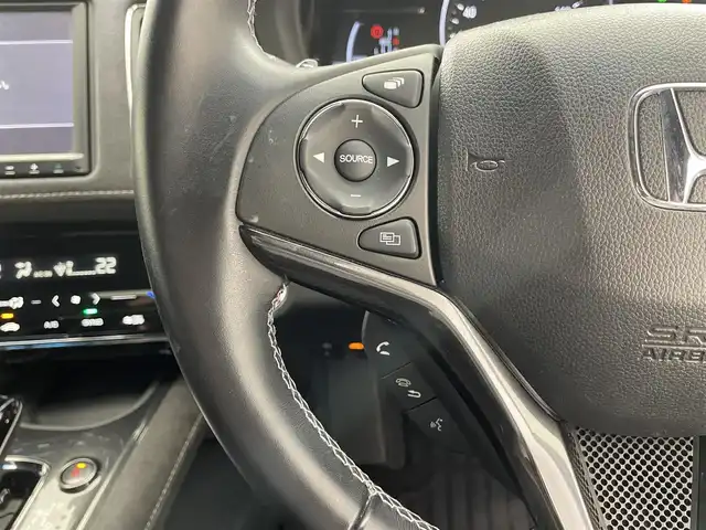 ホンダ ヴェゼル ハイブリッド RS ホンダセンシング 滋賀県 2019(令1)年 2.9万km プレミアムクリスタルブルークリスタル 禁煙車/純正ナビ/（AM/FM/Bluetooth/フルセグTV/CD/DVD）/バックカメラ/ホンダセンシング/　-アダクティブクルーズコントロール/　-衝突軽減ブレーキ/　-路外逸脱抑制機能/ブレーキホールド/横滑り防止装置/レーンキープアシスト/盗難防止装置/カーテンエアバッグ/ハーフレザーシート/シートヒーター（D/N席）/パドルシフト/ステアリングスイッチ/トノカバー/LEDヘッドライト/オートライト/ビルトインETC/前方ドライブレコーダー/純正15インチアルミホイール/純正フロアマット/スマートキー/ドアバイザー