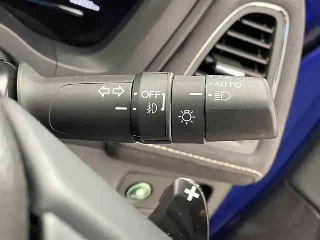 ホンダ ヴェゼル ハイブリッド RS ホンダセンシング 滋賀県 2019(令1)年 2.9万km プレミアムクリスタルブルークリスタル 禁煙車/純正ナビ/（AM/FM/Bluetooth/フルセグTV/CD/DVD）/バックカメラ/ホンダセンシング/　-アダクティブクルーズコントロール/　-衝突軽減ブレーキ/　-路外逸脱抑制機能/ブレーキホールド/横滑り防止装置/レーンキープアシスト/盗難防止装置/カーテンエアバッグ/ハーフレザーシート/シートヒーター（D/N席）/パドルシフト/ステアリングスイッチ/トノカバー/LEDヘッドライト/オートライト/ビルトインETC/前方ドライブレコーダー/純正15インチアルミホイール/純正フロアマット/スマートキー/ドアバイザー