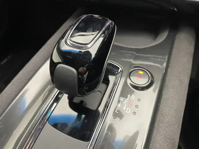 ホンダ ヴェゼル ハイブリッド RS ホンダセンシング 滋賀県 2019(令1)年 2.9万km プレミアムクリスタルブルークリスタル 禁煙車/純正ナビ/（AM/FM/Bluetooth/フルセグTV/CD/DVD）/バックカメラ/ホンダセンシング/　-アダクティブクルーズコントロール/　-衝突軽減ブレーキ/　-路外逸脱抑制機能/ブレーキホールド/横滑り防止装置/レーンキープアシスト/盗難防止装置/カーテンエアバッグ/ハーフレザーシート/シートヒーター（D/N席）/パドルシフト/ステアリングスイッチ/トノカバー/LEDヘッドライト/オートライト/ビルトインETC/前方ドライブレコーダー/純正15インチアルミホイール/純正フロアマット/スマートキー/ドアバイザー
