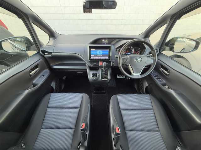 トヨタ ヴォクシー ZS 福岡県 2014(平26)年 4.8万km ブラッキッシュアゲハガラスフレーク 禁煙車純正９型SDナビ（フルセグTV/DVD/CD/BT）バックモニター両側パワスラフリップダウンモニターアイドリングストップドラレコETCLEDヘッドライトスマートキー×２社外１７インチAW