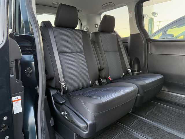 トヨタ ヴォクシー ZS 福岡県 2014(平26)年 4.8万km ブラッキッシュアゲハガラスフレーク 禁煙車純正９型SDナビ（フルセグTV/DVD/CD/BT）バックモニター両側パワスラフリップダウンモニターアイドリングストップドラレコETCLEDヘッドライトスマートキー×２社外１７インチAW