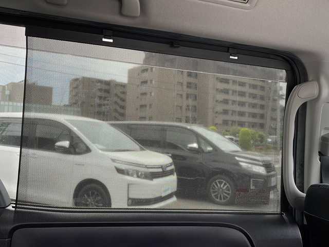 トヨタ ヴォクシー ZS 長野県 2014(平26)年 4.7万km ブラッキッシュアゲハガラスフレーク 純正９型SDナビ/・フルセグTV/・CD/DVD/・Bluetooth/バックモニター/純正フロアマット/両側パワスラ/フリップダウンモニター/ドラレコ/ETC/LEDヘッドライト/スペアキー1本/社外１７インチAW/オートエアコン/ステアリングスイッチ/アイドリングストップ/プッシュスタート/オートライト/ABS