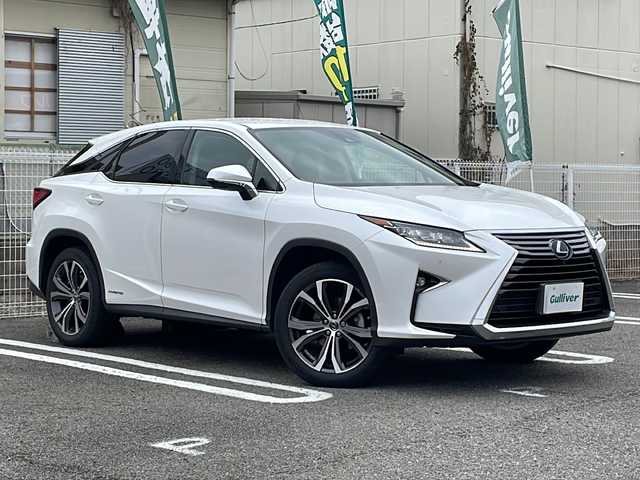 レクサス ＲＸ 450h バージョンL 兵庫県 2019(平31)年 2.7万km ソニッククォーツ 登録時走行距離26250km/純正12.3インチSDナビ/プレミアムサウンドシステム/フルセグTV/DVD/Blu-ray/USB端子/Bluetooth/パノラミックビューモニター/セーフティシステムプラス/インテリジェントクリアランスソナー/リアクロストラフィックアラート/リアクロストラフィックオートブレーキ/ブラインドスポットモニター/角型3眼LEDヘッドランプ/ノーブルブラウンセミアニリン革シート/コンフォータブルエアシート(運転席/助手席)シートヒーター（運転席/助手席/後席）/ビルトインETC2.0/スペアタイヤ/ステアリングヒーター/LEDシーケンシャルターンランプ/カードキー1個/スマートキー2個/ヘッドアップディスプレイ/純正フロアマット/純正ドライブレコーダー