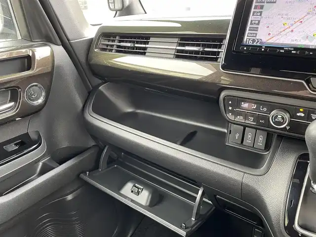 ホンダ Ｎ ＢＯＸ カスタム G L ホンダセンシング 埼玉県 2018(平30)年 11.1万km シャイニンググレーM (株)IDOMが運営する【じしゃロン川越店】の自社ローン専用車両になります。こちらは現金またはオートローンご利用時の価格です。自社ローンご希望の方は別途その旨お申付け下さい/純正ＳＤナビ/（AM/FM/CD/DVD/BT)/バックカメラ　/フルセグＴＶ　/ＥＴＣ　/片側パワースライドア　/ホンダセンシング　/衝突安全軽減ブレーキ　/車線逸脱防止装置　/クルーズコントロール　/純正フロアマット　/電動格納ミラー　/ＬＥＤヘッドライト/オートライト