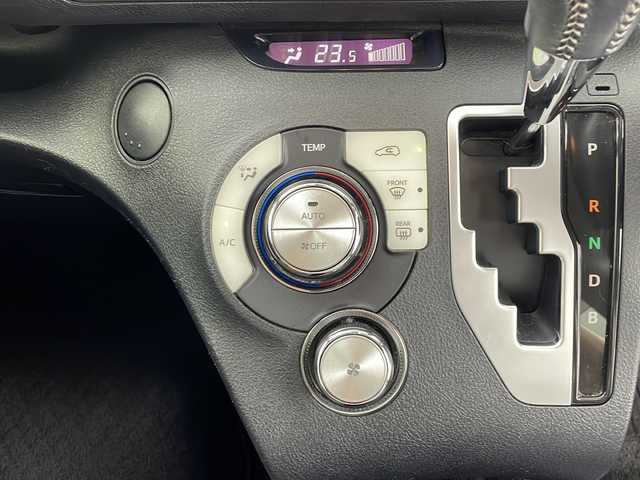 トヨタ シエンタ ハイブリッド G クエロ 鹿児島県 2019(令1)年 7.2万km ヴィンテージブラウンパールクリスタルシャイン 純正9インチSDナビ【NSZT-Y68T】/(AM/FM/CD/DVD/Bluetooth/フルセグ)/純正フリップダウンモニター/バックカメラ/ステアヒーター/DNシートヒーター/プッシュスタート/両側パワースライドドア/衝突被害軽減ブレーキ/クルーズコントロール/コーナーセンサー/レーンキープアシスト/オートマチックハイビーム/オートライト/ウィンカーミラー/ドアバイザー/プッシュスタート/ビルトインETC/ステアリングリモコン