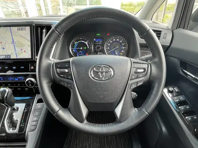 トヨタ アルファードハイブリット S 道央・札幌 2019(令1)年 3.9万km ホワイトパールクリスタルシャイン ・4WD/・衝突軽減ブレーキ/・寒冷地仕様/・純正SDナビ/　CD＆DVD＆BT＆TV/・バックカメラ/・両側パワースライドドア/・レーダークルーズコントロール/・コーナーセンサー/・レーンキープアシスト/・前後ドライブレコーダー/・純正エンジンスターター/・ワイパー熱線/・プッシュスタート/・スマートキー/・オートエアコン/・オートライト/・オートリトラミラー/・MT付きAT/・ビルトインETC/・純正フロアマット/・オートハイビーム/・ウィンカーミラー/・フォグライト