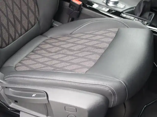 ＢＭＷ Ｘ１ xDrive 18d xライン 埼玉県 2018(平30)年 3万km 白 ブラックハーフレザーシート/コンフォートパッケージ/オートクルーズコントロール/バックカメラ/インテリジェントセーフティ/パークセンサー/iDriveナビ/シートHI/電動リアゲート/ミラー内臓ETC/オートライト/MTモード付き