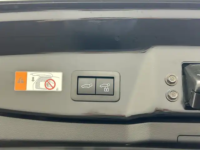 トヨタ プリウス Z 愛媛県 2024(令6)年 2.1万km アティチュードブラックマイカ ・１２．３型ナビ（フルセグＴＶ・ＢＴ・ＦＭＡＭ・ＵＳＢ）/・全方位カメラ　/・ビルトインＥＴＣ２．０　/・デジタルインナーミラー　/・レーダークルーズコントロール　/・オートマチックハイビーム　/・ステアリングヒーター/・パワーバックドア/・置くだけ充電/・パーキングアシスト/・ドリンクホルダー/・シートメモリー