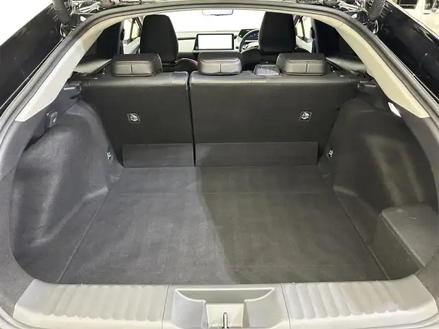 トヨタ プリウス Z 愛媛県 2024(令6)年 2.1万km アティチュードブラックマイカ ・１２．３型ナビ（フルセグＴＶ・ＢＴ・ＦＭＡＭ・ＵＳＢ）/・全方位カメラ　/・ビルトインＥＴＣ２．０　/・デジタルインナーミラー　/・レーダークルーズコントロール　/・オートマチックハイビーム　/・ステアリングヒーター/・パワーバックドア/・置くだけ充電/・パーキングアシスト/・ドリンクホルダー/・シートメモリー