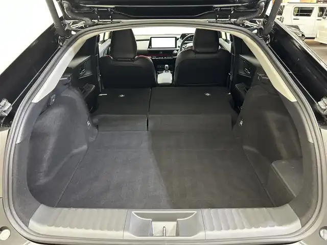 トヨタ プリウス Z 愛媛県 2024(令6)年 2.1万km アティチュードブラックマイカ ・１２．３型ナビ（フルセグＴＶ・ＢＴ・ＦＭＡＭ・ＵＳＢ）/・全方位カメラ　/・ビルトインＥＴＣ２．０　/・デジタルインナーミラー　/・レーダークルーズコントロール　/・オートマチックハイビーム　/・ステアリングヒーター/・パワーバックドア/・置くだけ充電/・パーキングアシスト/・ドリンクホルダー/・シートメモリー