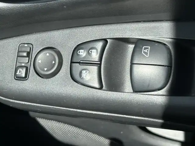 日産 セレナ ハイウェイスター V 岡山県 2020(令2)年 5万km ダイヤモンドブラック 純正10インチナビ　/フルセグTV、Bluetooth、Blu-ray/CD、DVD、AM、FM/全方位カメラ/ハンズフリー両側パワースライドドア/リアオートエアコン/プロパイロット/インテリジェントエマージェンシーブレーキ/インテリジェント前方衝突予測警報/インテリジェント車線逸脱防止支援システム/インテリジェントパーキングアシスト/後退時車両検知警報/踏み間違い衝突防止アシスト/標識検知機能/フロント＆バックソナー/電動パーキングブレーキ/オートブレーキホールド
