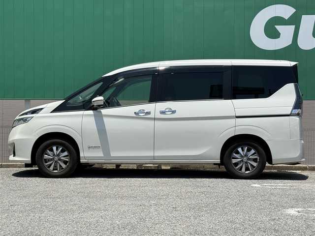 日産 セレナ e－パワー XV 千葉県 2019(令1)年 3.2万km ブリリアントホワイトパール SDナビ/CD/DVD/BT/iPod/2列目3列目USBソケット/両側パワースライドドア/ドライブレコーダー/ETC/クルーズコントロール/アラウンドビューモニター/オートライト/エマージェンシーブレーキ/プッシュスタート/社外アルミ付きスタッドレスタイヤ有