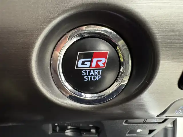 トヨタ プリウス ＰＨＶ S GRスポーツ 愛知県 2021(令3)年 5.8万km プラチナホワイトパールマイカ TSS /レーダークルーズコントロール　/GRキャリパー　/9インチ純正SDナビ　/Bluetooth　/フルセグTV　/シートヒーター　/ドライブレコーダー　（F/R）　/AC１００V 　/ハーフレザーシート　/革巻きステアリング　/ビルトインETC　/充電ケーブル　/LEDライト　/5人乗り　