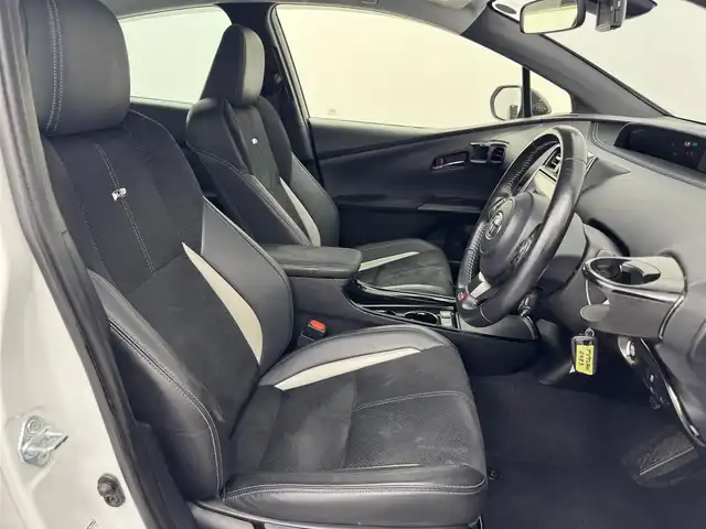 トヨタ プリウス ＰＨＶ S GRスポーツ 愛知県 2021(令3)年 5.8万km プラチナホワイトパールマイカ TSS /レーダークルーズコントロール　/GRキャリパー　/9インチ純正SDナビ　/Bluetooth　/フルセグTV　/シートヒーター　/ドライブレコーダー　（F/R）　/AC１００V 　/ハーフレザーシート　/革巻きステアリング　/ビルトインETC　/充電ケーブル　/LEDライト　/5人乗り　