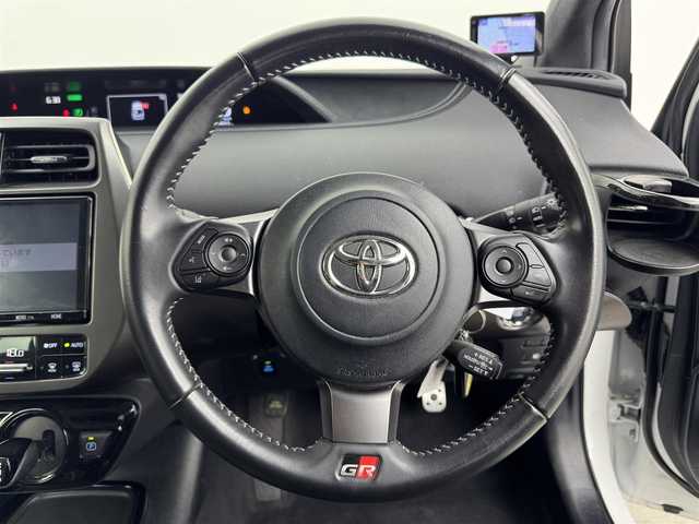 トヨタ プリウス ＰＨＶ S GRスポーツ 愛知県 2021(令3)年 5.8万km プラチナホワイトパールマイカ TSS /レーダークルーズコントロール　/GRキャリパー　/9インチ純正SDナビ　/Bluetooth　/フルセグTV　/シートヒーター　/ドライブレコーダー　（F/R）　/AC１００V 　/ハーフレザーシート　/革巻きステアリング　/ビルトインETC　/充電ケーブル　/LEDライト　/5人乗り　
