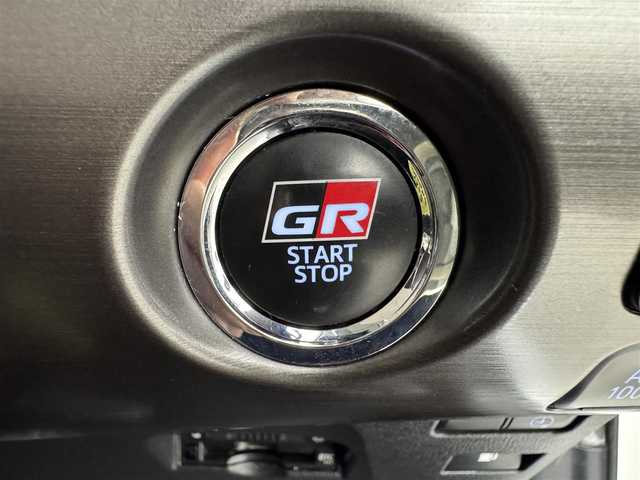 トヨタ プリウス ＰＨＶ S GRスポーツ 愛知県 2021(令3)年 5.8万km プラチナホワイトパールマイカ TSS /レーダークルーズコントロール　/GRキャリパー　/9インチ純正SDナビ　/Bluetooth　/フルセグTV　/シートヒーター　/ドライブレコーダー　（F/R）　/AC１００V 　/ハーフレザーシート　/革巻きステアリング　/ビルトインETC　/充電ケーブル　/LEDライト　/5人乗り　